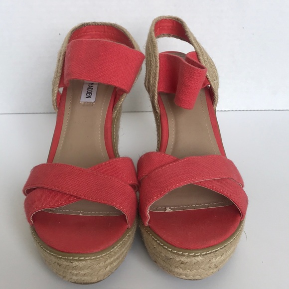 Beautiful Steve Madden Heels - Picture 2 of 6